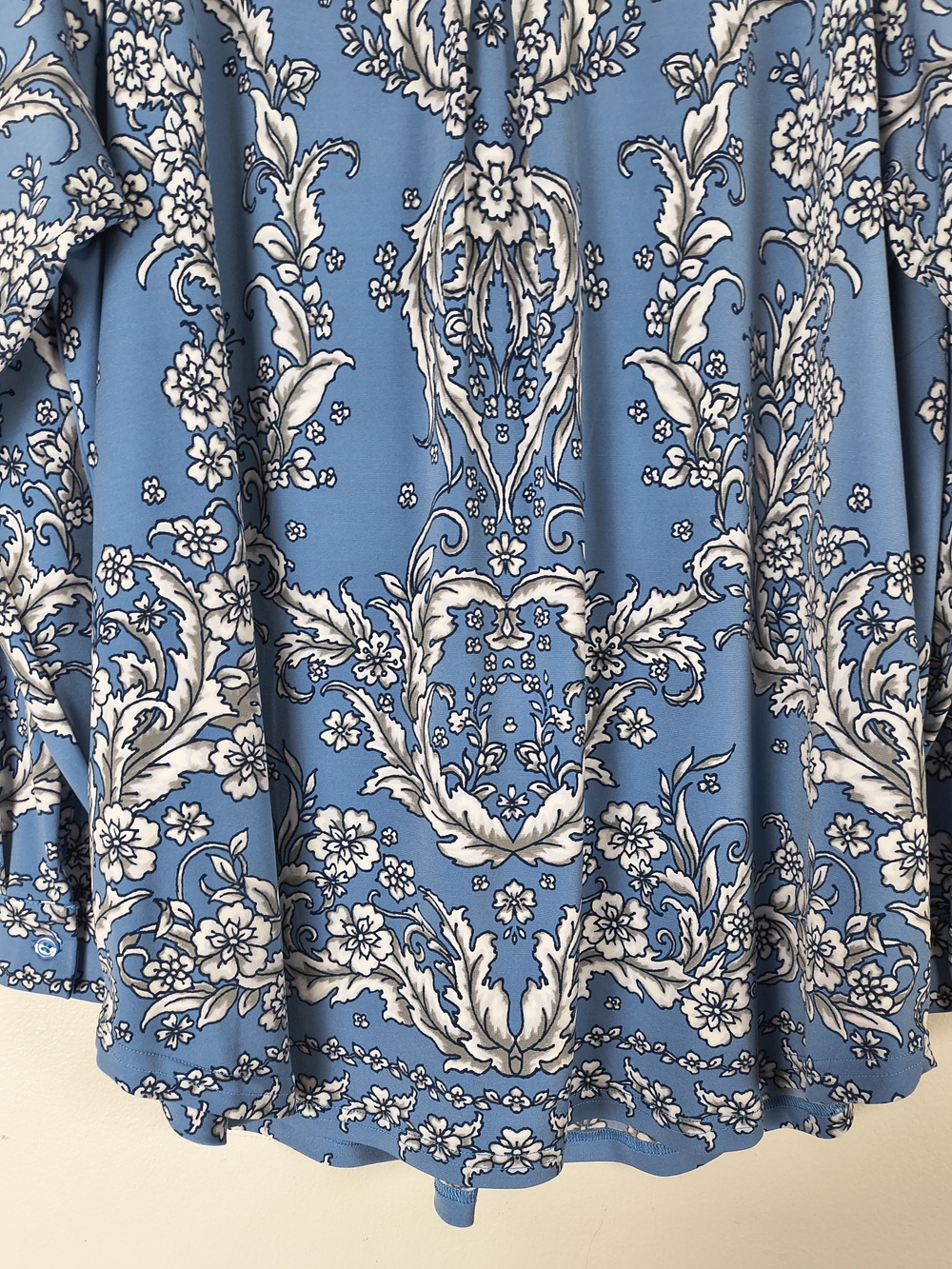 Belle By Kim Gravel Tunic Women's 1X Blue White Floral V-Neck Blouse Long Sleeve - Picture 8 of 11